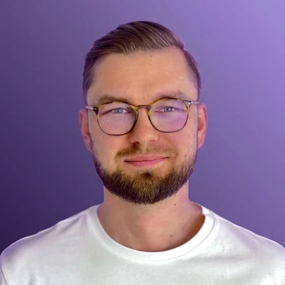 Marcin Bochenek — Twórca Plumm